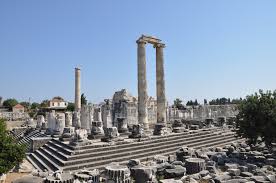 Greek sanctuaries had more than several buldings and they contained at least one temple. For example, the Acropolis sancruary