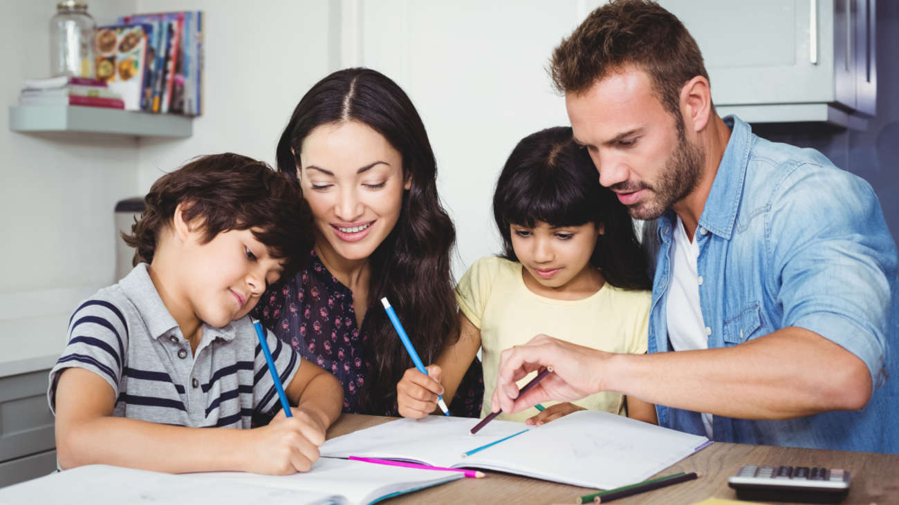 La familia es la base de la sociedad y es ahí donde se reciben las primeras enseñanzas: se aprende a hablar, cómo comportarse